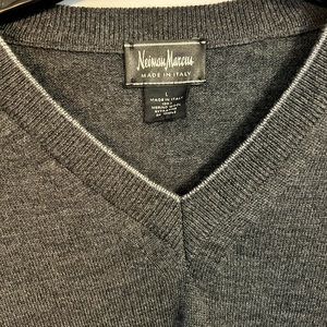 ~Men's Neiman Marcus Gray V-Neck Sweater *Nice* MSRP: $298+tax
